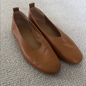Honey colored Everlane day glove size 9.5